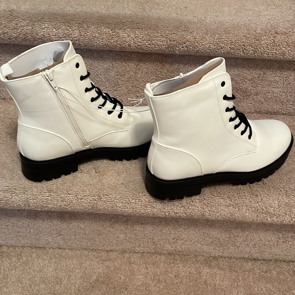 Brand New White Combat style boots. New in Packaging. Size 9 (see notation) NWT - Picture 2 of 11